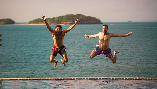 2 french in Manila jumping pool