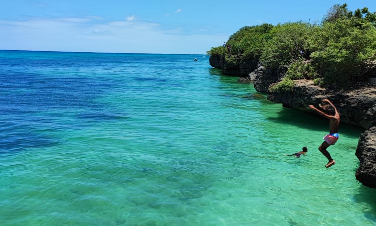 Cliff Jumping in Bantayan Island